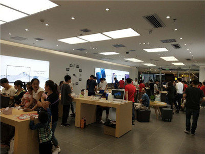 華為門店銷售火爆，電子產(chǎn)品體驗店轉(zhuǎn)型迎發(fā)展新機遇